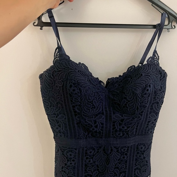 Guess wedding dress- size 0 - wore once in a perfect condition - Picture 3 of 6